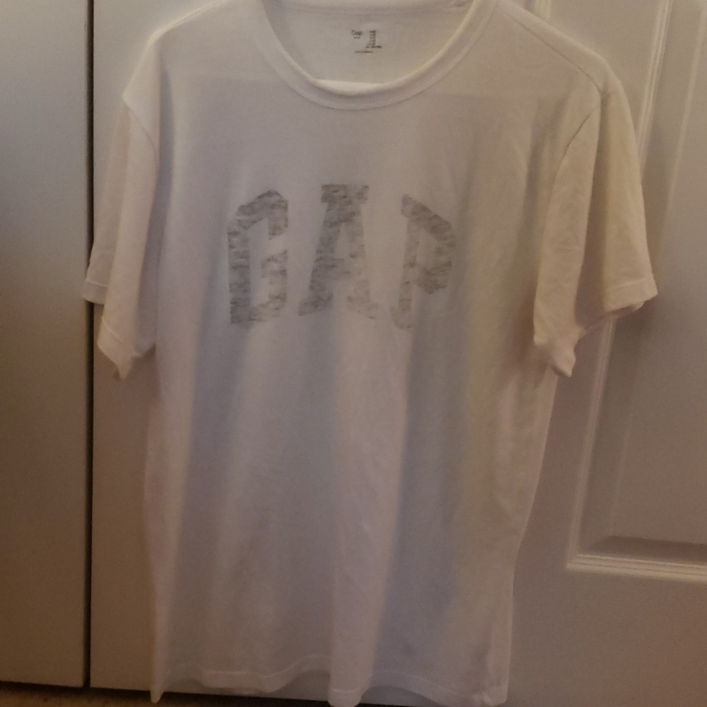 GAP t shirt